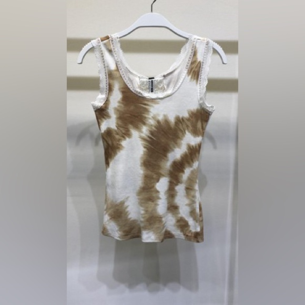 (717146-CML) RING TIE DYE BACK LACE TRIM CONTRAST RIB TANK TOP